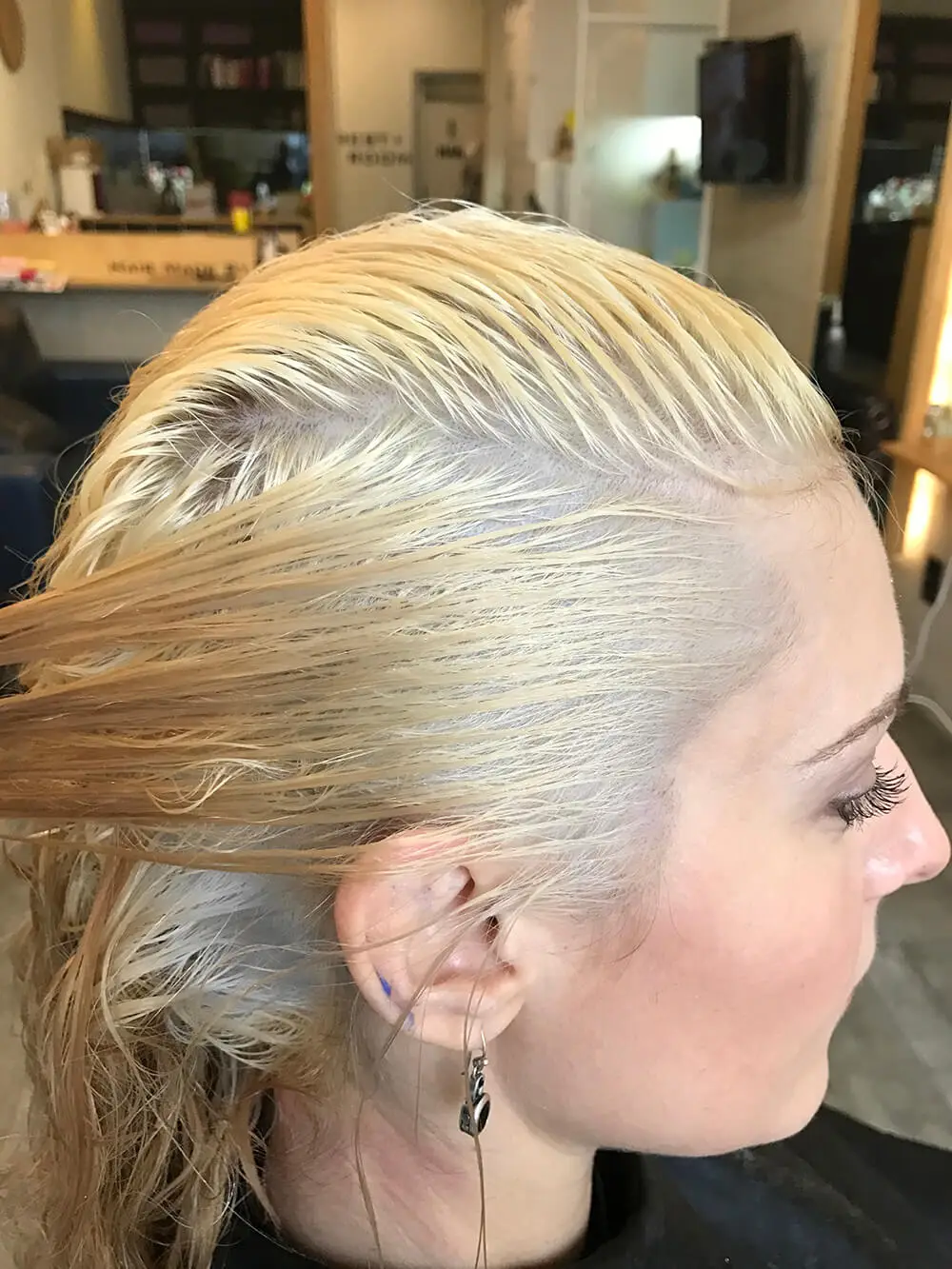 How to Apply Toner to Bleached or Highlighted hair - Ugly Duckling