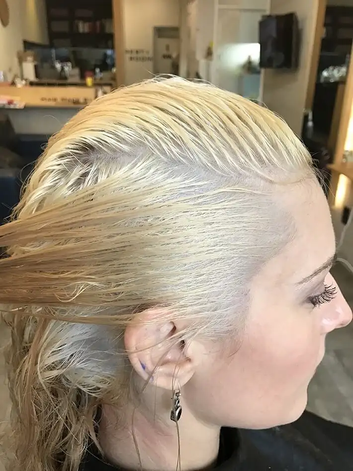 Hair that has been correctly lifted with bleach