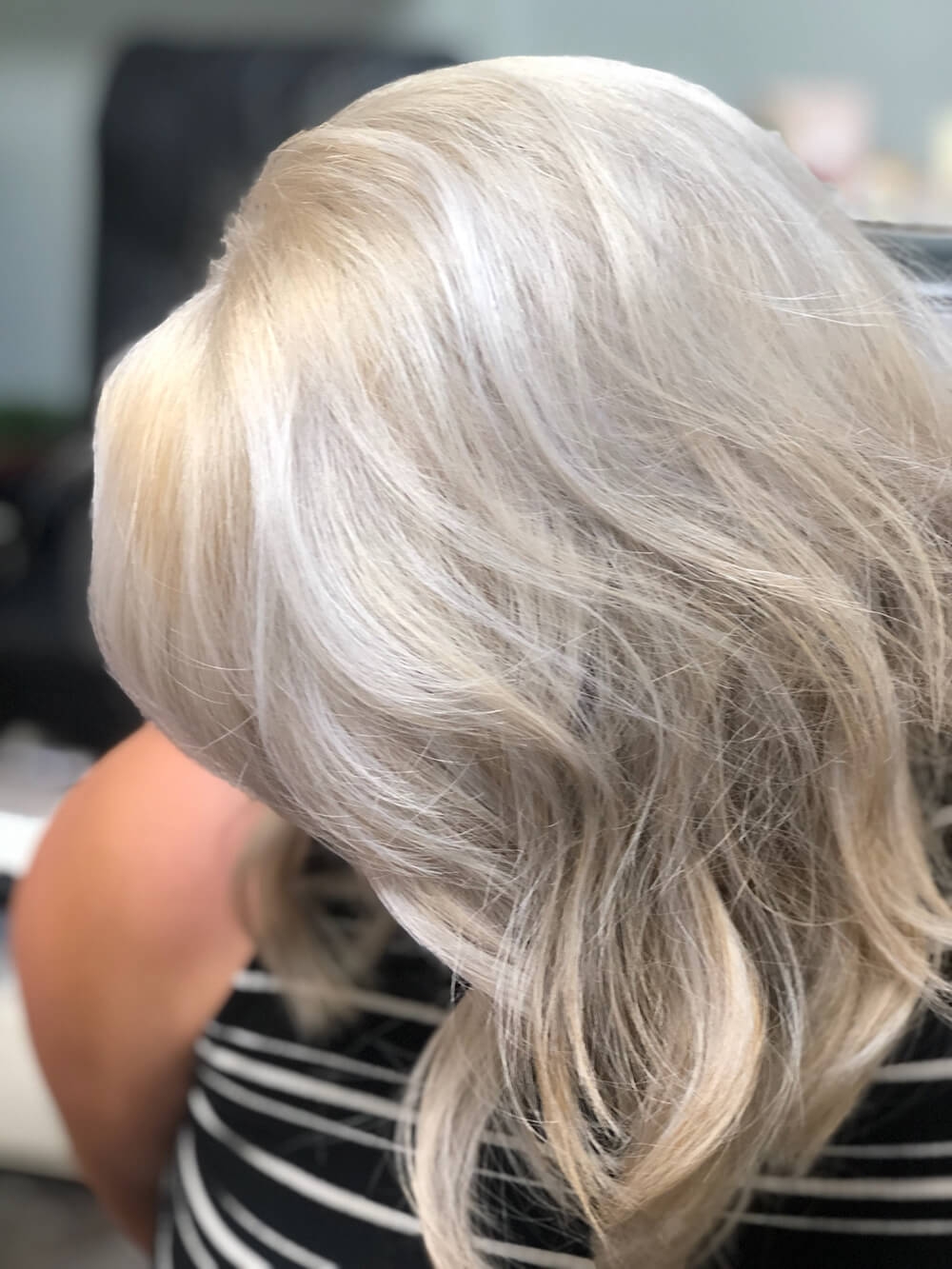 How to Get your Hair Blonde Without Bleach - Detailed Application Tips for  Professionals - Ugly Duckling